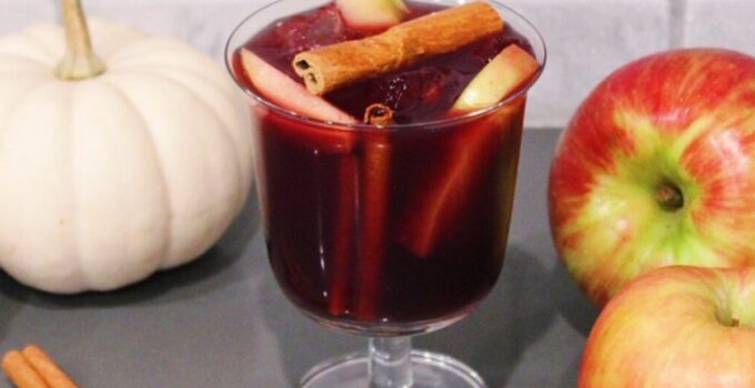 Thanksgiving Sangria (Apple Cider Sangria with Red Wine)